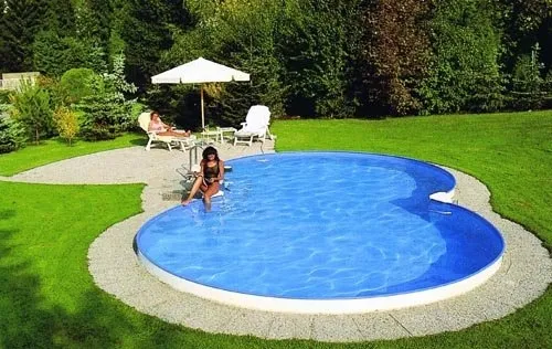 różne typy basenów w ogrodzie