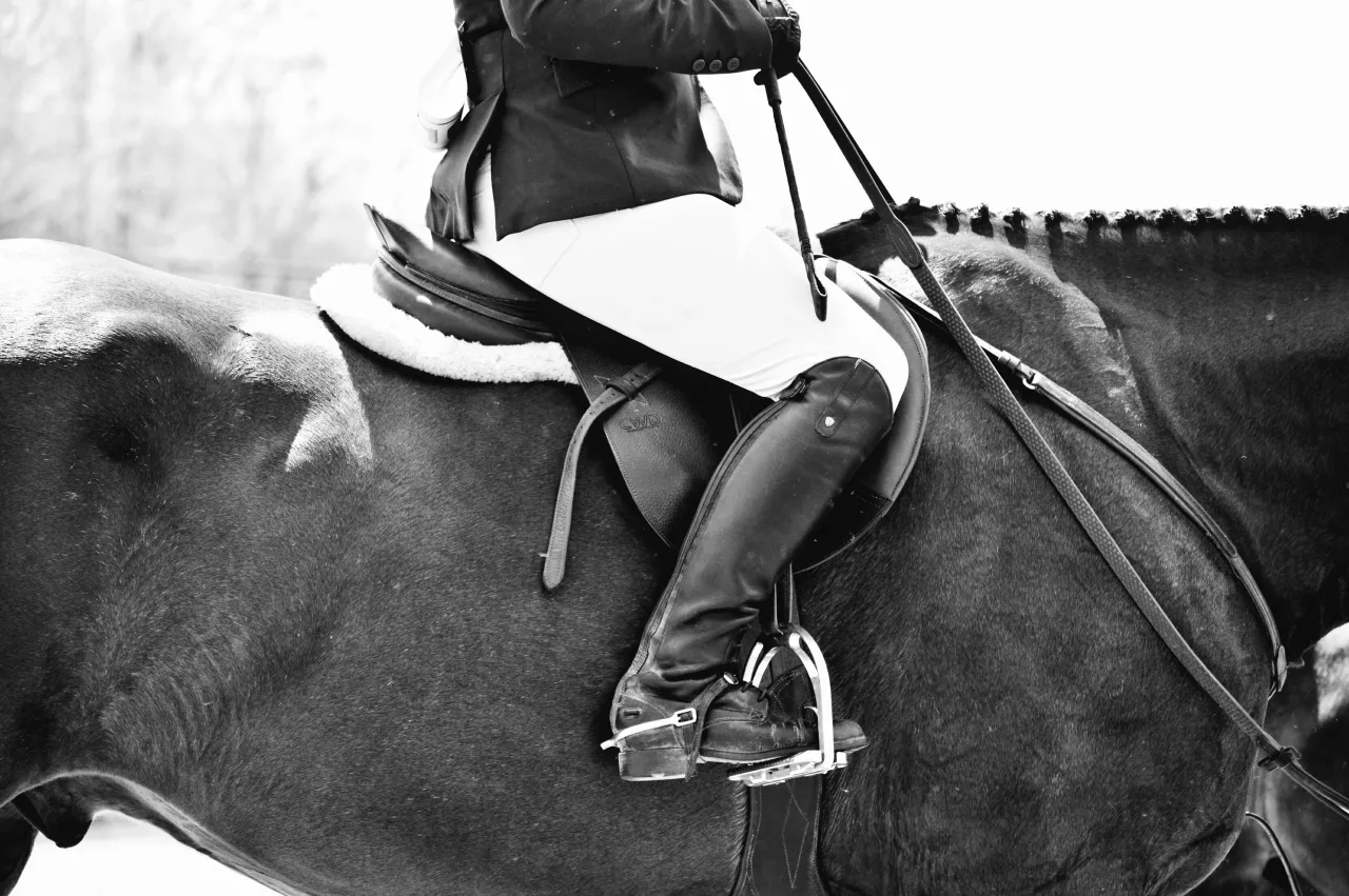 Pielęgnacja but&oacute;w jeździeckich zimowych