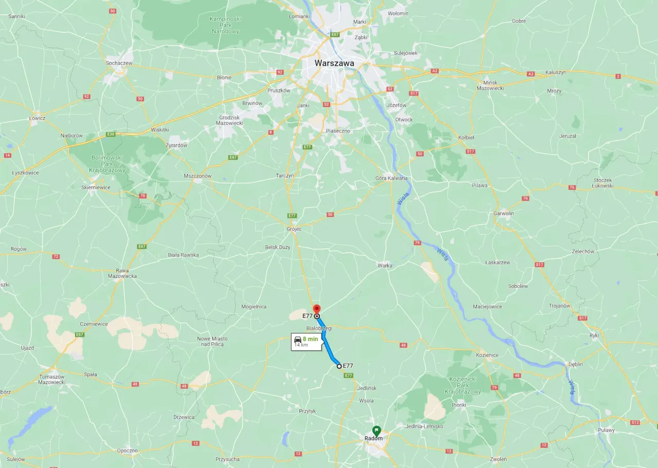 Trasa E77 na mapie, z zaznaczonym odcinkiem pomiaru prędkości S7 między Białobrzegami a Jedlińskiem.