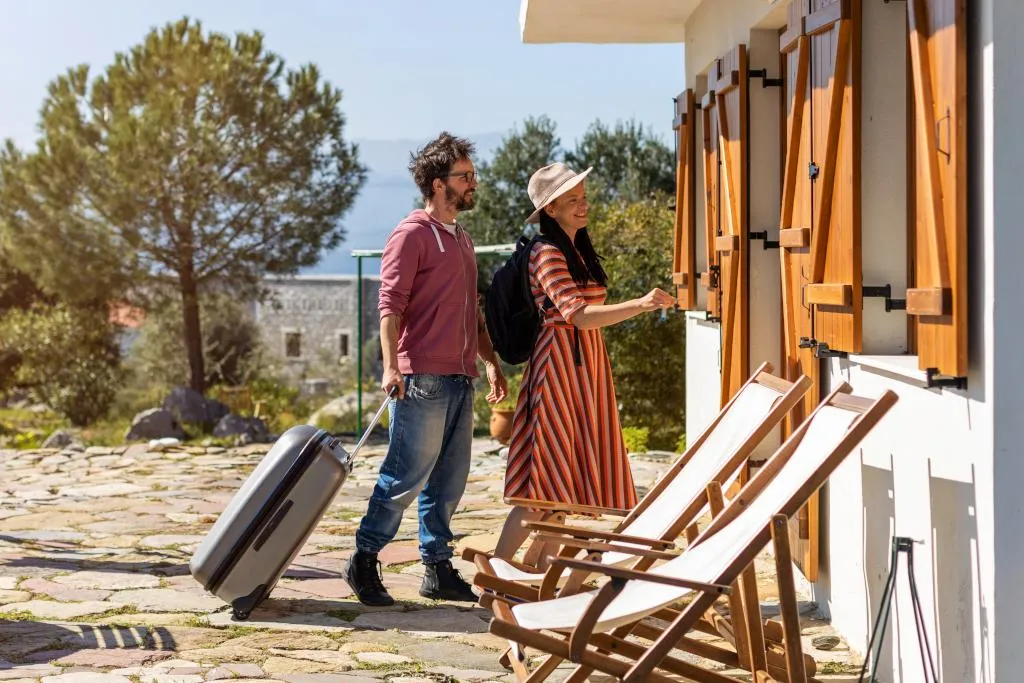 Couchsurfing house sitting kemping