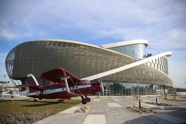 Podkarpackie Centrum Nauki Łukasiewicz lub dzieci z alpakami