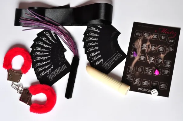 zadowolony mistrz gry i gracze