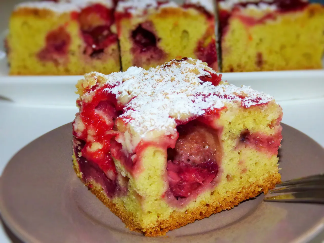 Pyszne ciasta z owocami, idealne na deser. Ten przepis na ciasto z owocami zachwyci każdego!