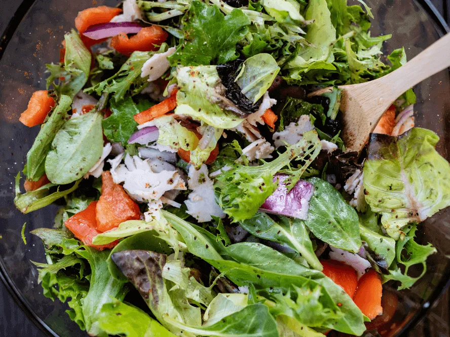 różne sałatki grillowe klasyczne