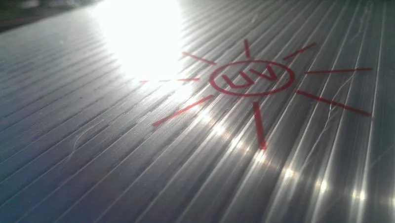 oznaczenie filtra UV na folii poliwęglanowej