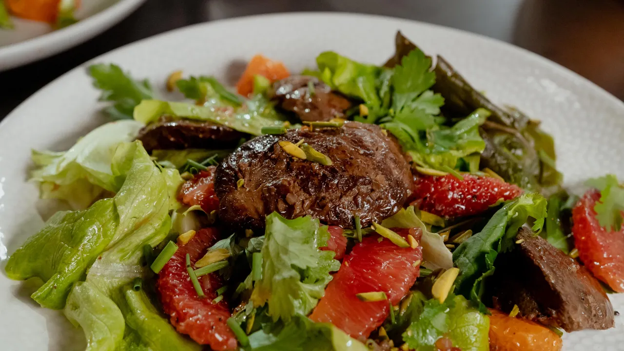 Salade de foies de volaille ingrédients frais