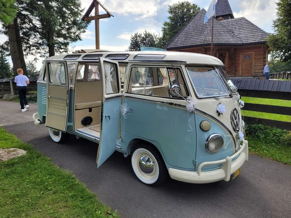 Volkswagen T1 og&oacute;rek jako auto na wesele w stylu boho