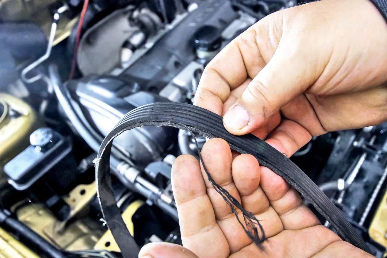 Zerwany pasek wielorowkowy silnik