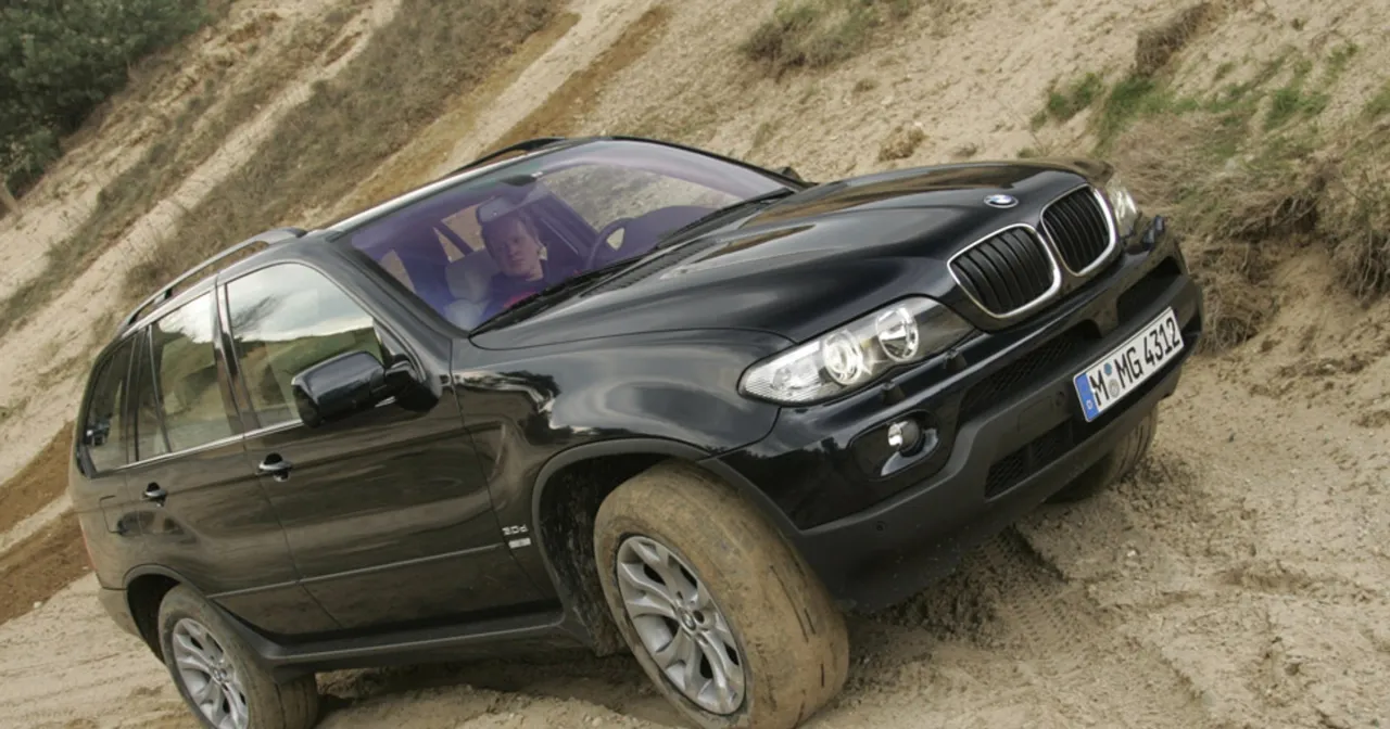 BMW X5 E53 na drodze