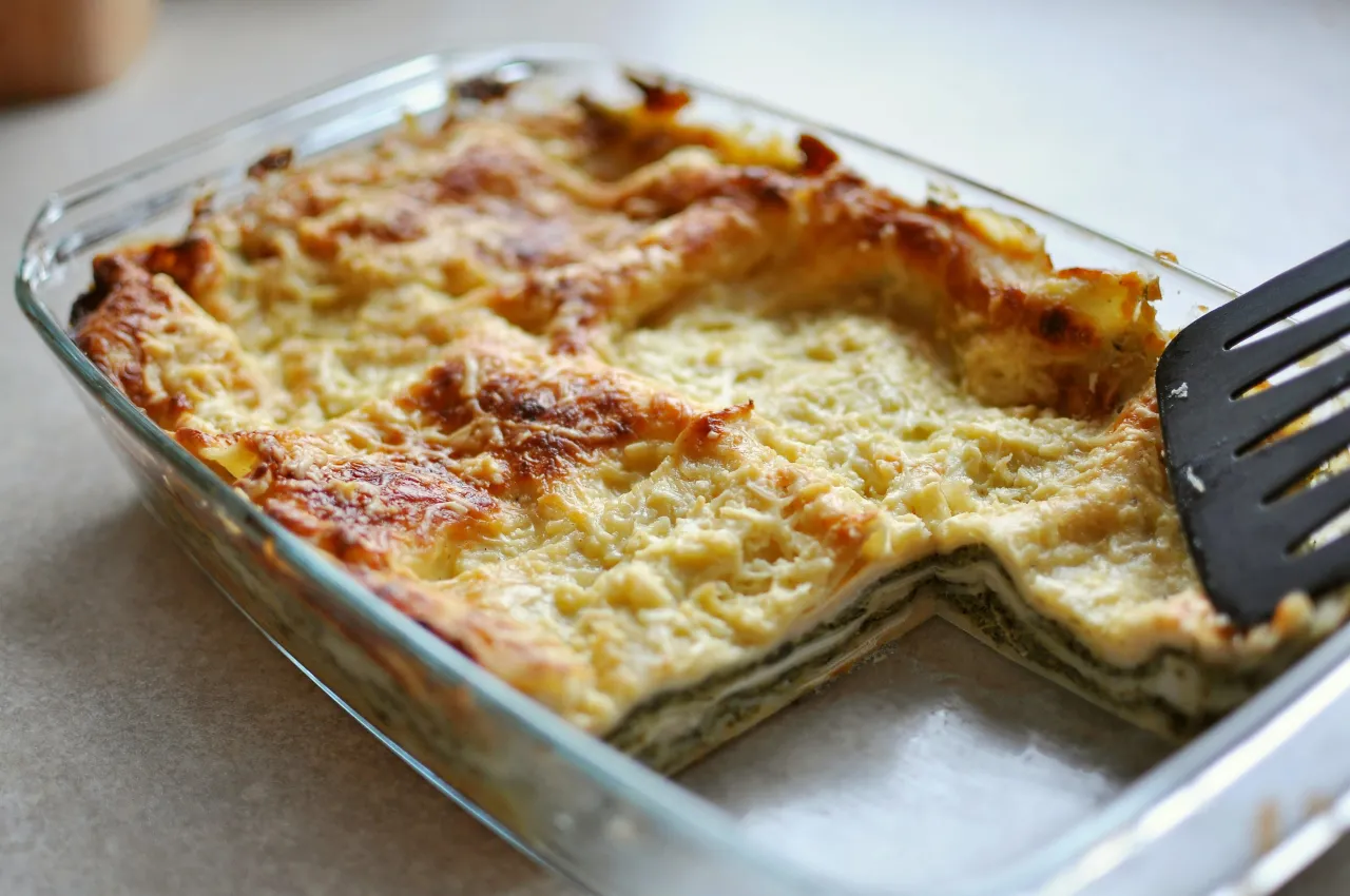 lasagne ze szpinakiem i fetą bez sosu pomidorowego