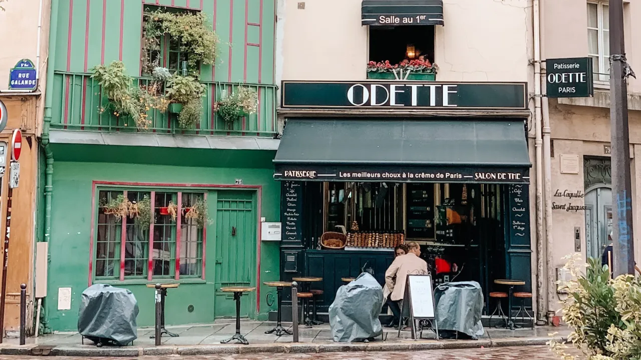 Urokliwe uliczki Le Marais w Paryżu