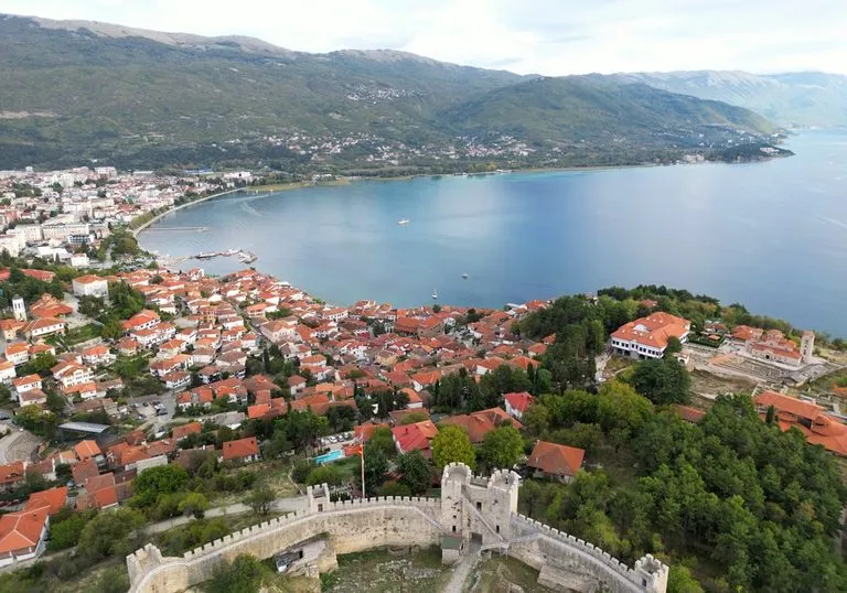 Jezioro Ochrydzkie i stare miasto Ochryda