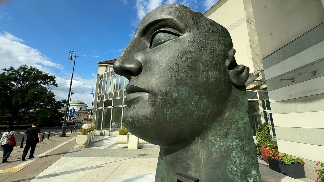 Igor Mitoraj rzeźby symbolika pęknięcia