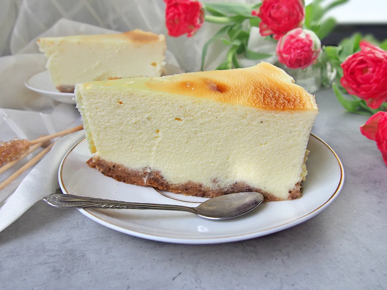 Idealny sernik, kt&oacute;ry nie opada, wysoki, kremowy