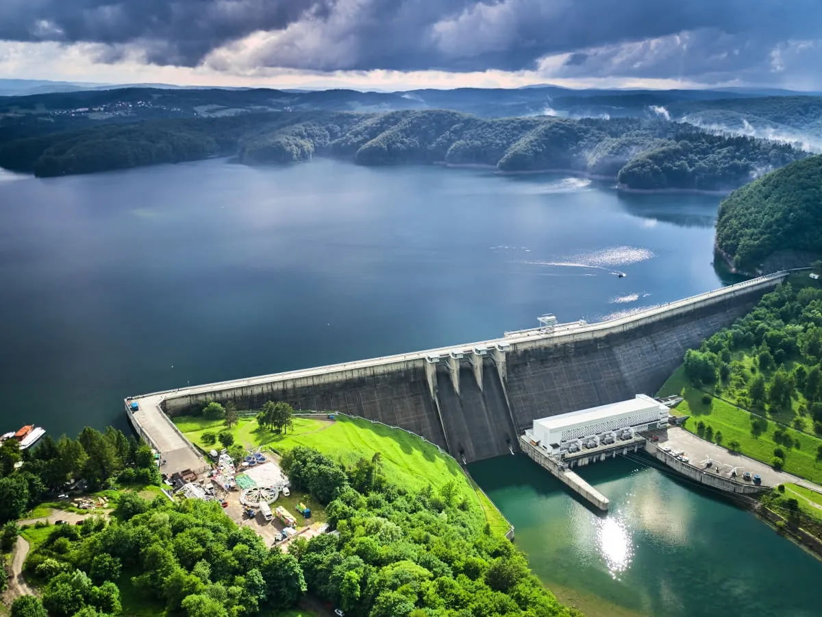 Jezioro Solińskie zapora widok z g&oacute;ry