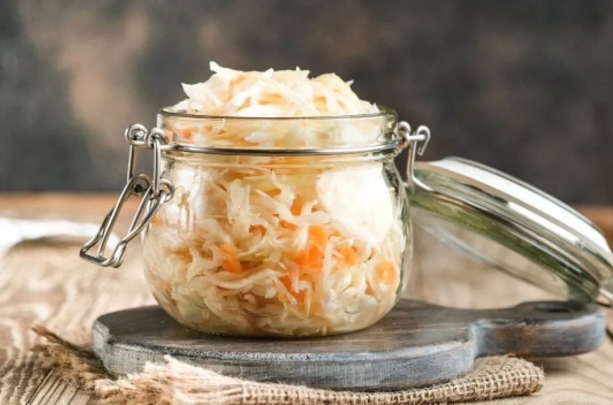 Zdjęcie Jakich przypraw do kiszenia kapusty użyć, aby była wyjątkowo smaczna
