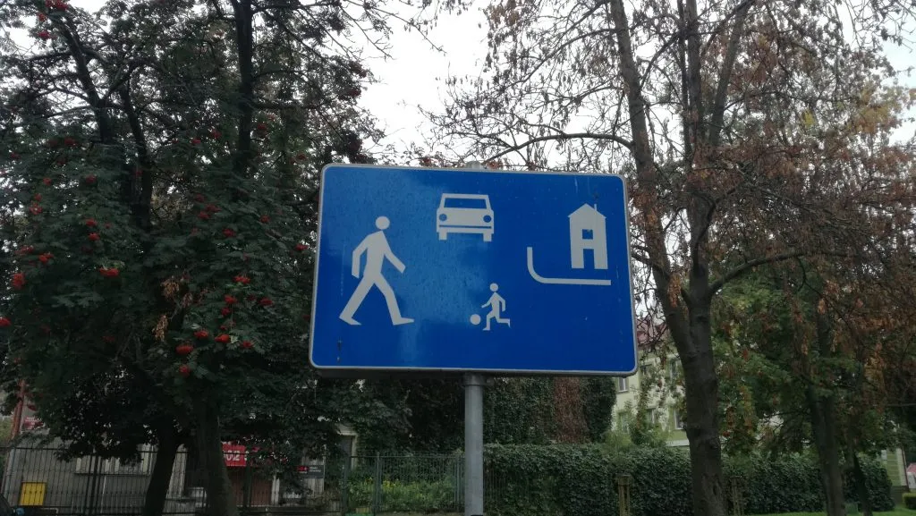 Znak D-40 strefa zamieszkania