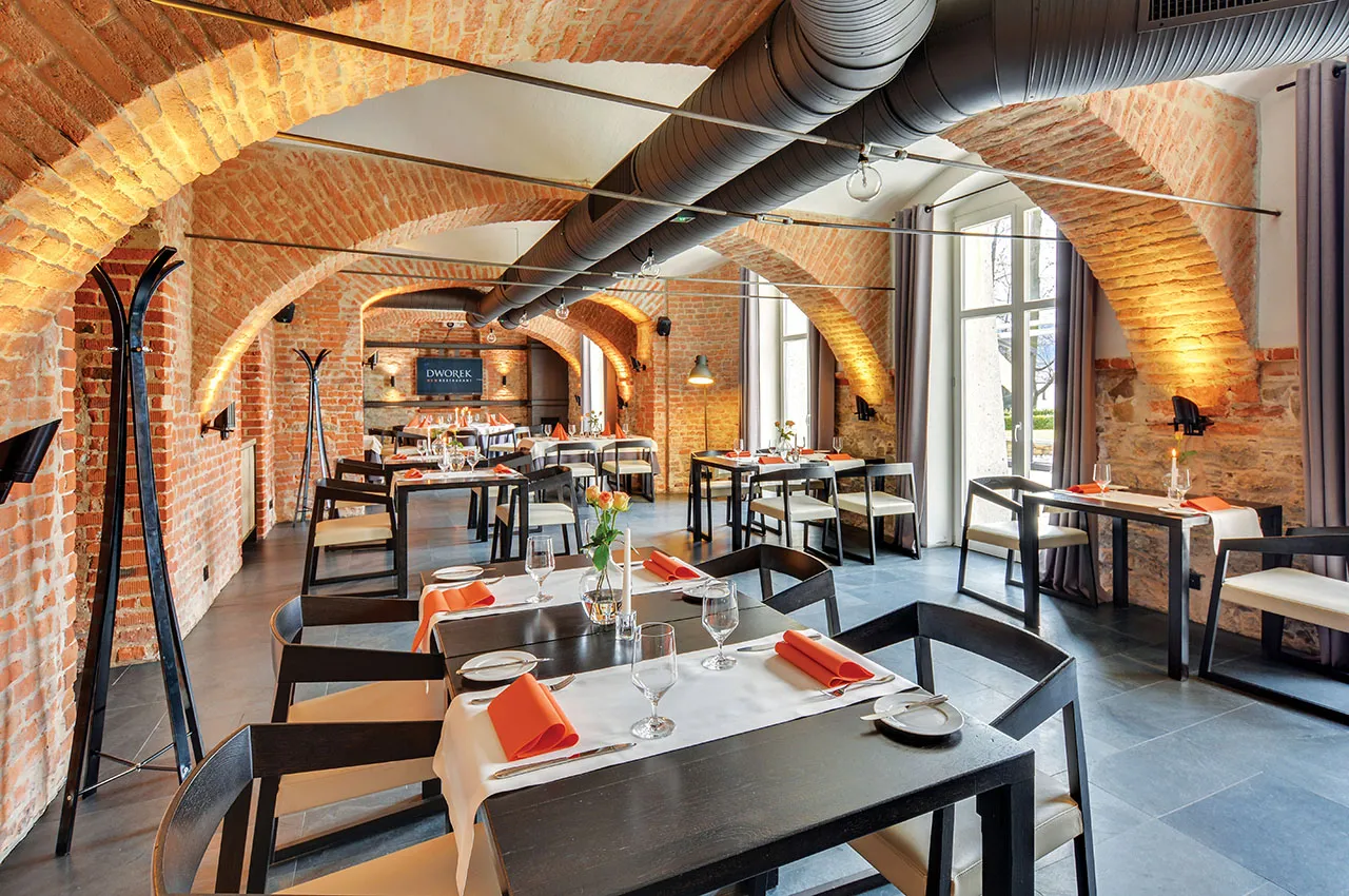 Restauracja Dworek Młodzikowo, dania kuchni polskiej, wnętrze restauracji