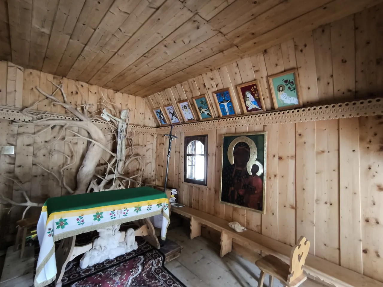 Zdjęcie Aktualne godziny mszy świętych w Dolinie Chochołowskiej: plan nabożeństw 2024