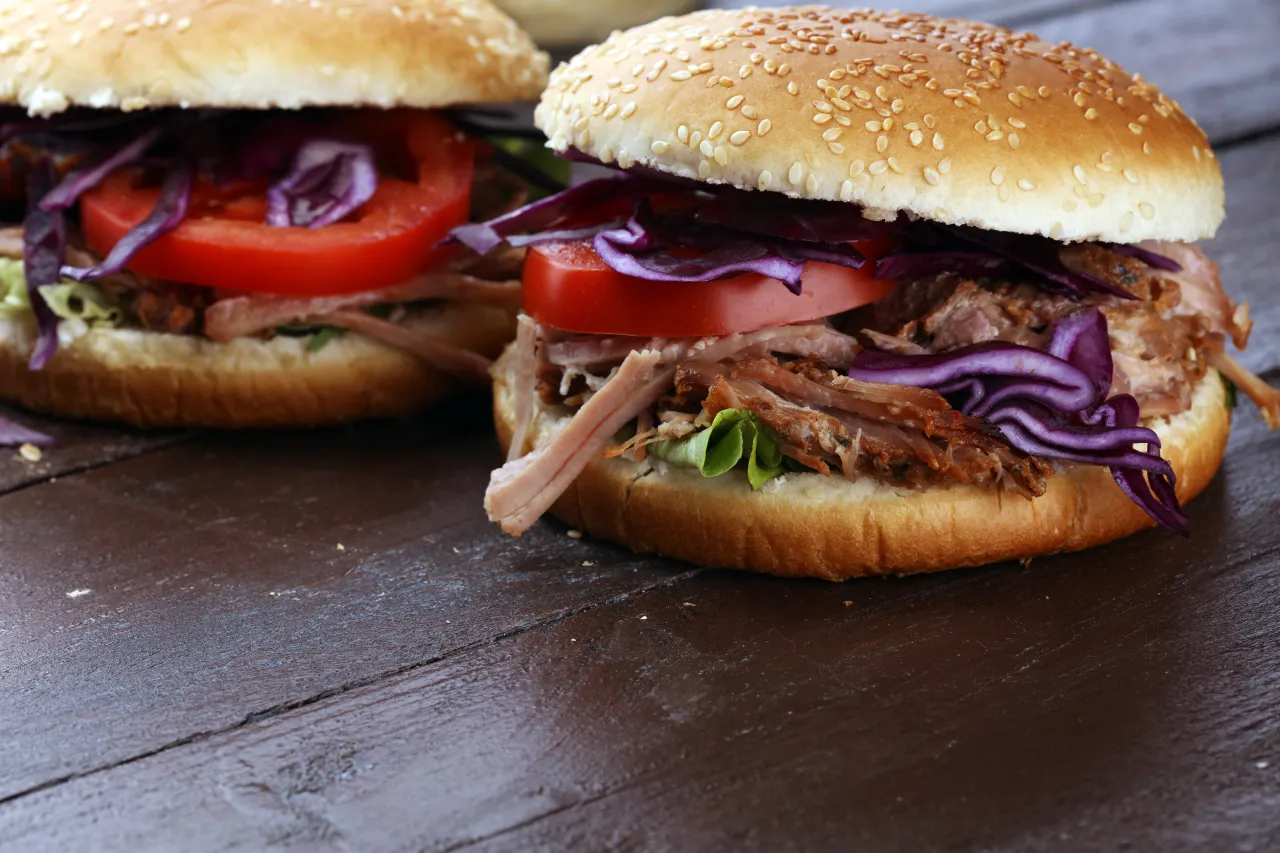 surowa łopatka wieprzowa na pulled pork