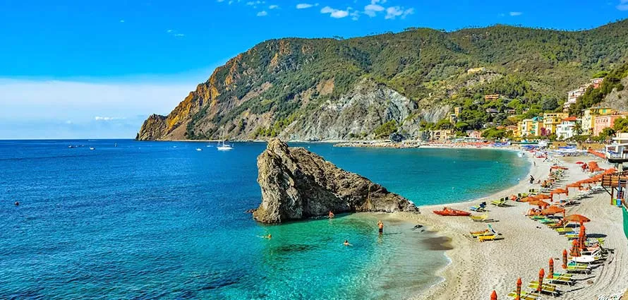 Breite Sandstrände Riviera di Ponente Italien