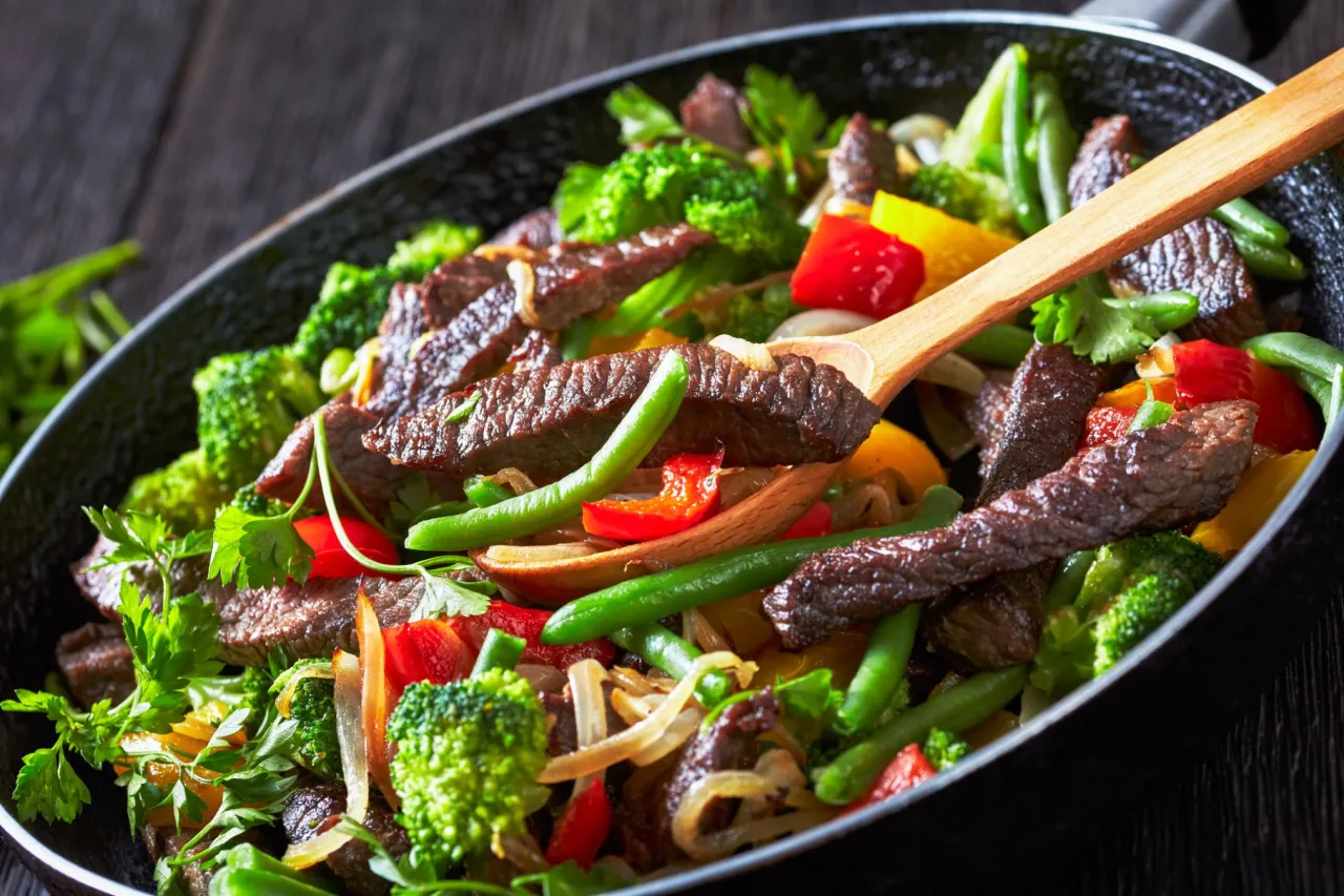 składniki na wołowinę duszoną z warzywami