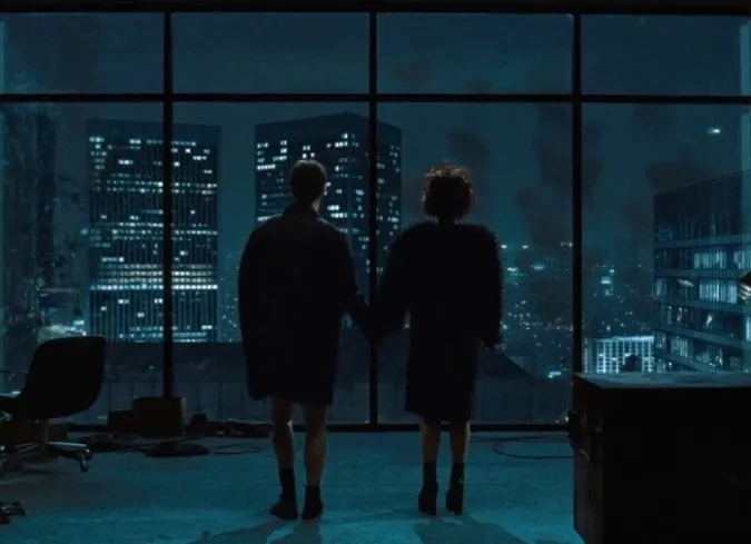 Kadr z filmu Fight Club David Fincher estetyka mroku