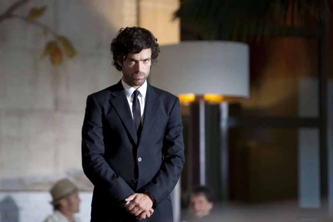 mowa ciała mężczyzny zainteresowanego kobietą