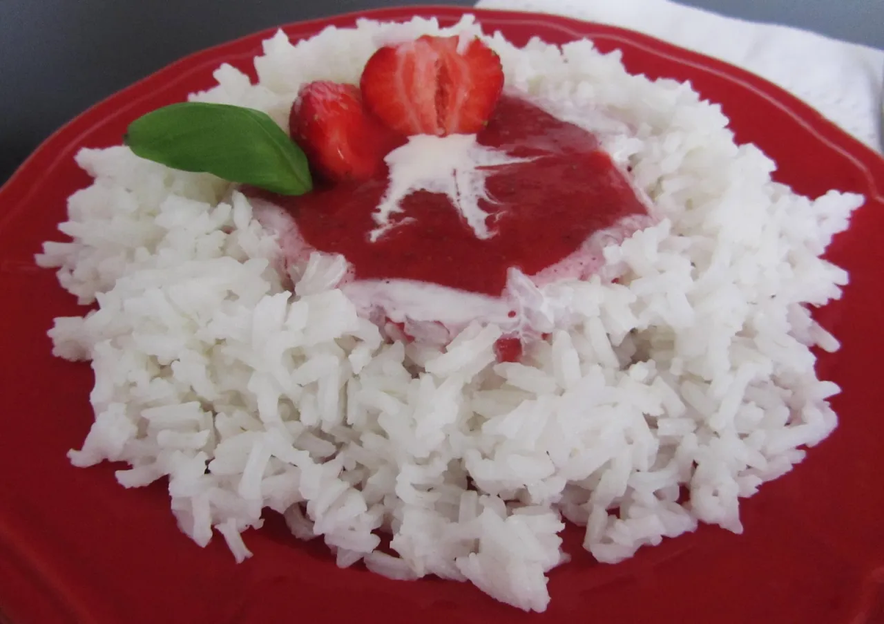 ryż na słodko z owocami, ryż z mlekiem kokosowym