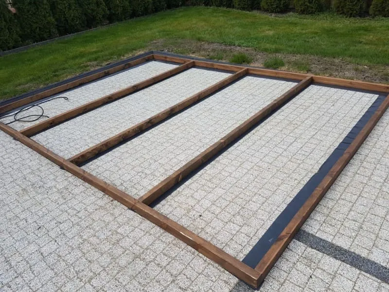 przygotowanie terenu pod fundament domku narzędziowego