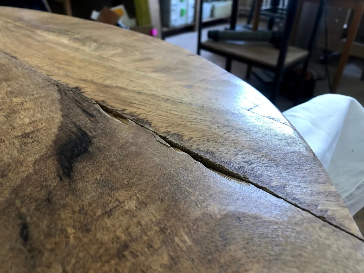 naprawa pękniętej nogi stołu DIY