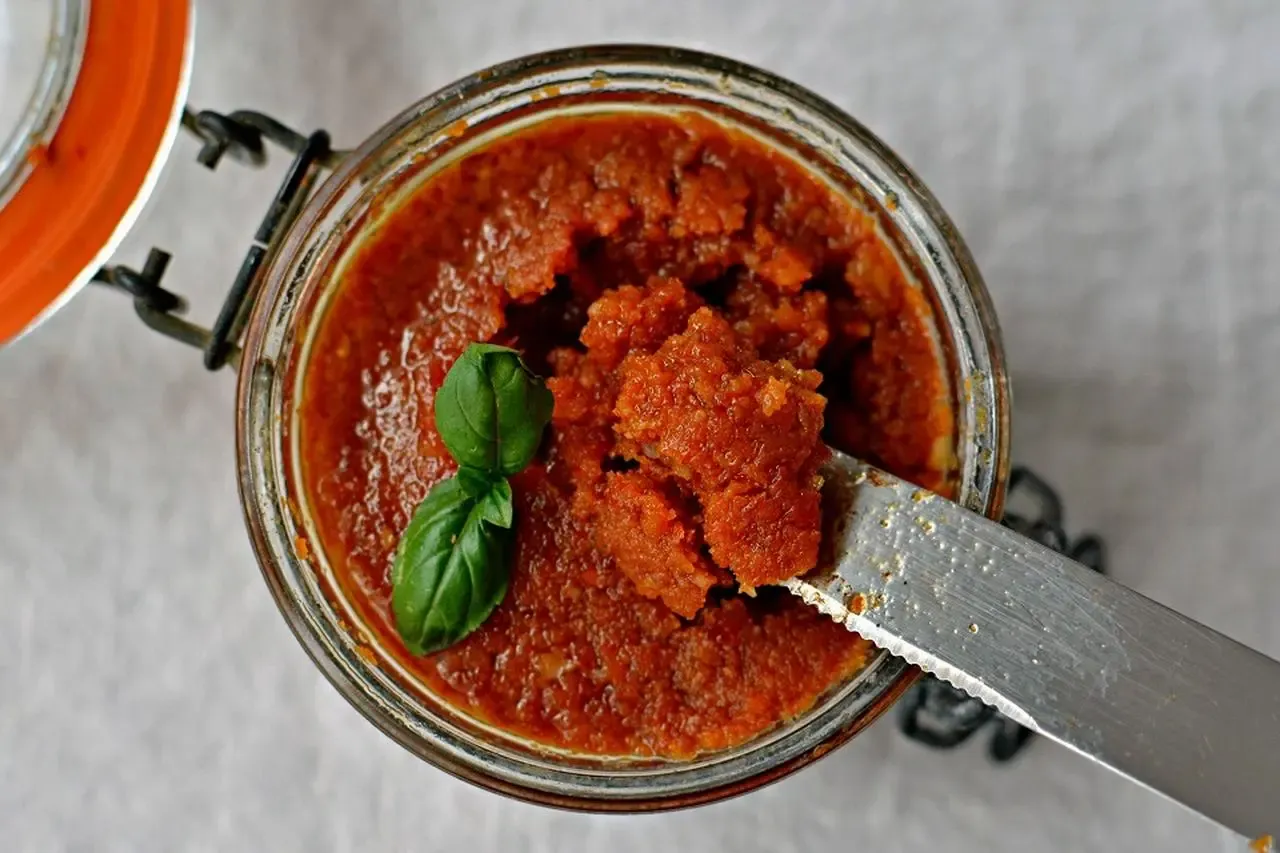 Zdjęcie Pesto czerwone z czym jeść: zaskakujące połączenia, które pokochasz