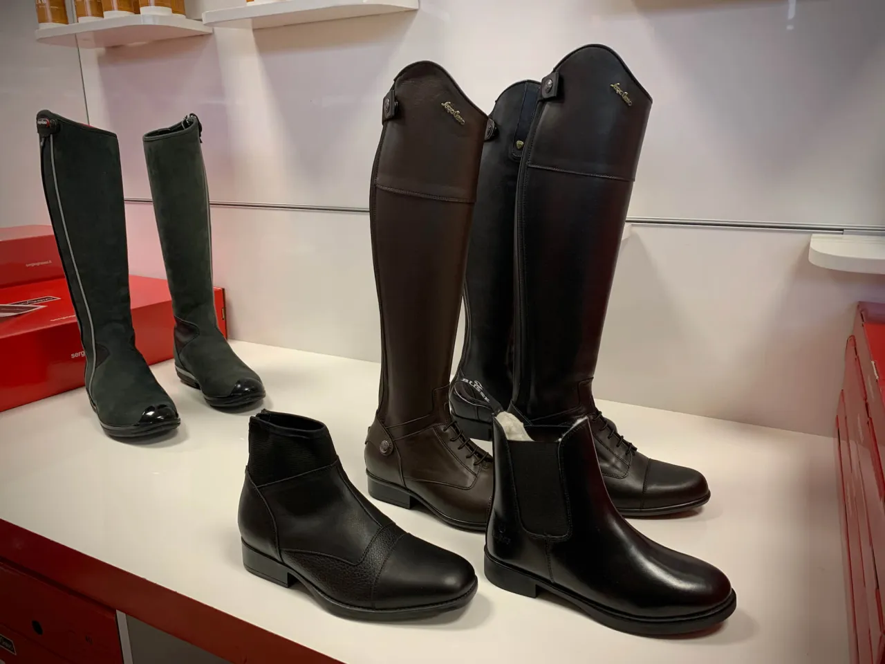 Porównanie oficerek i sztybletów jeździeckich