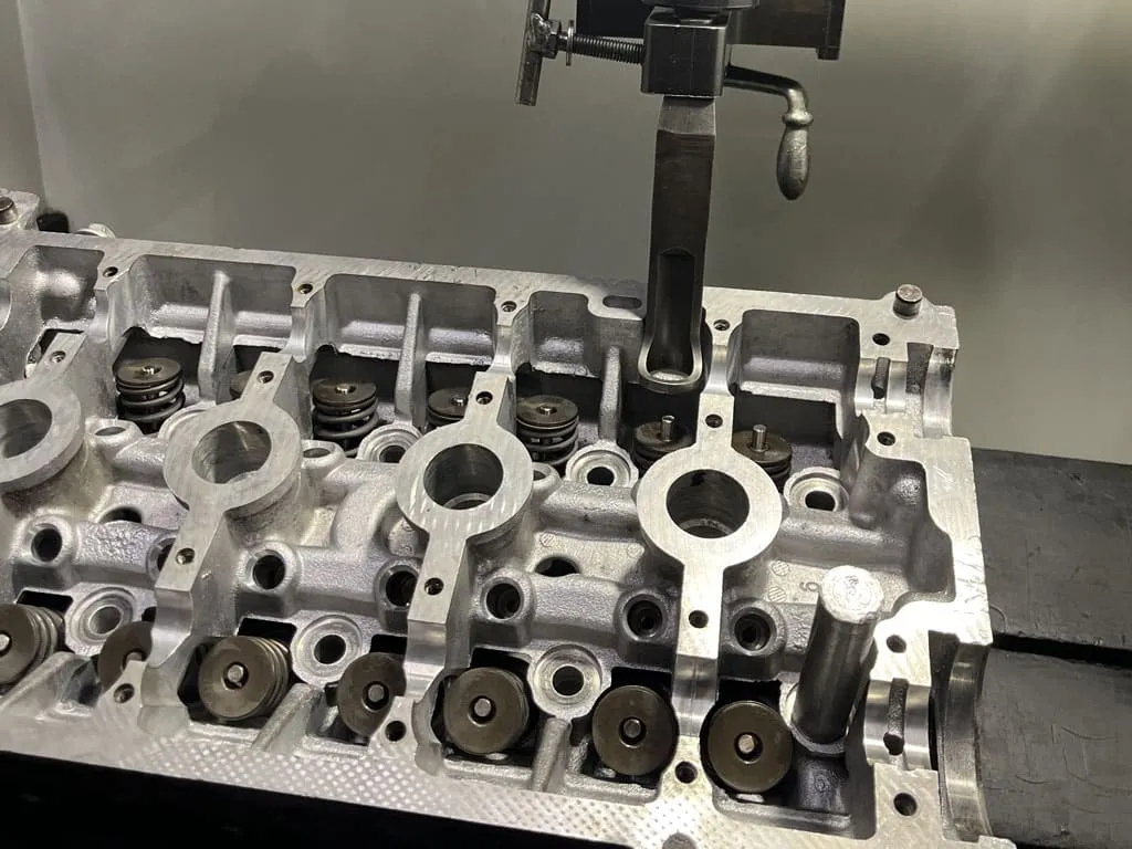 regeneracja głowicy silnika etapy