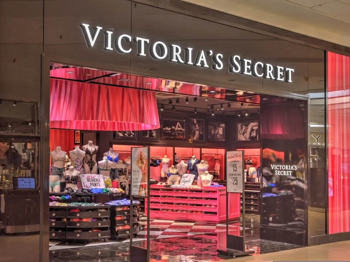 Kalendarz promocji Victoria's Secret mgiełki