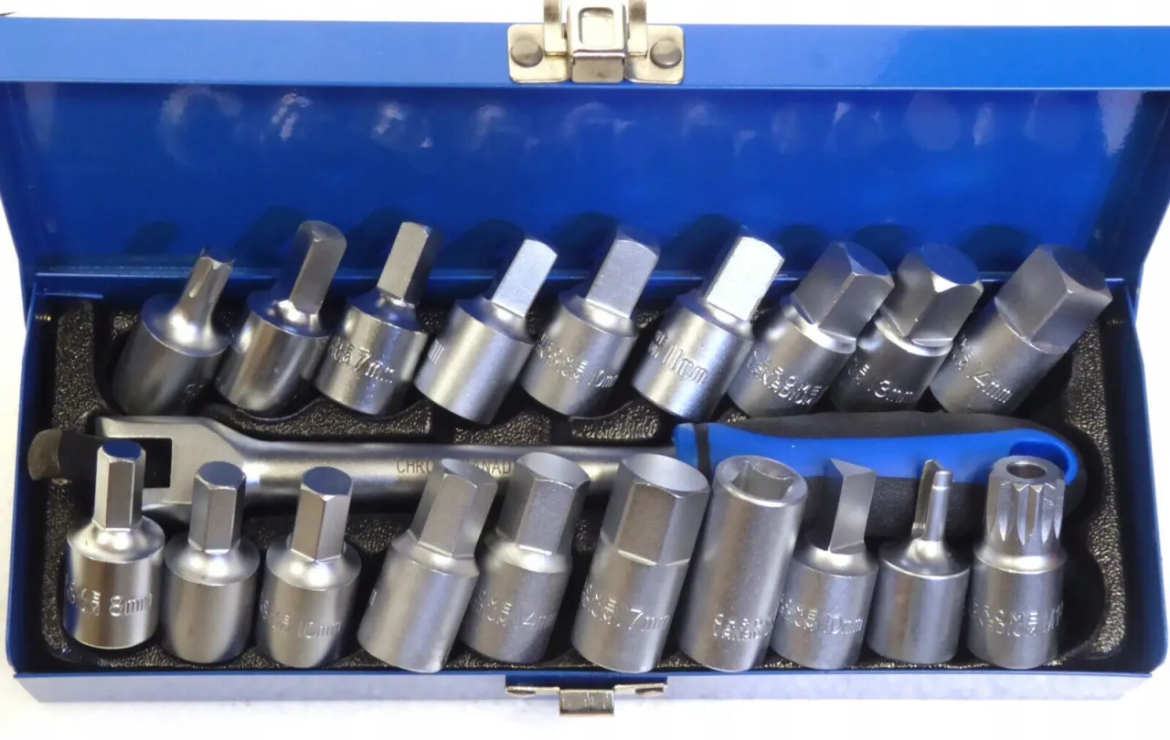 rodzaje kluczy do korków akumulatora porównanie