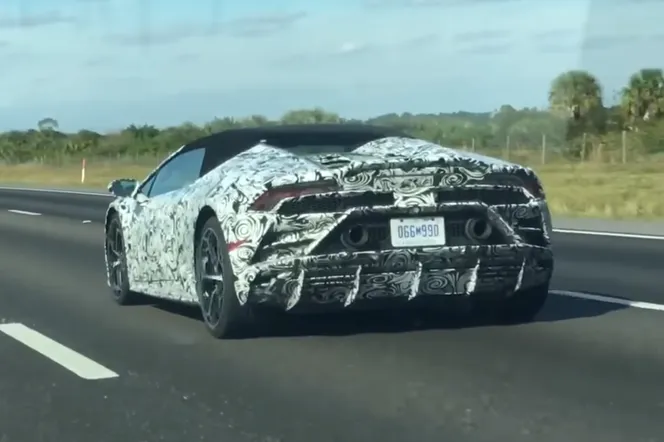 Lamborghini Huracan Evo na drodze