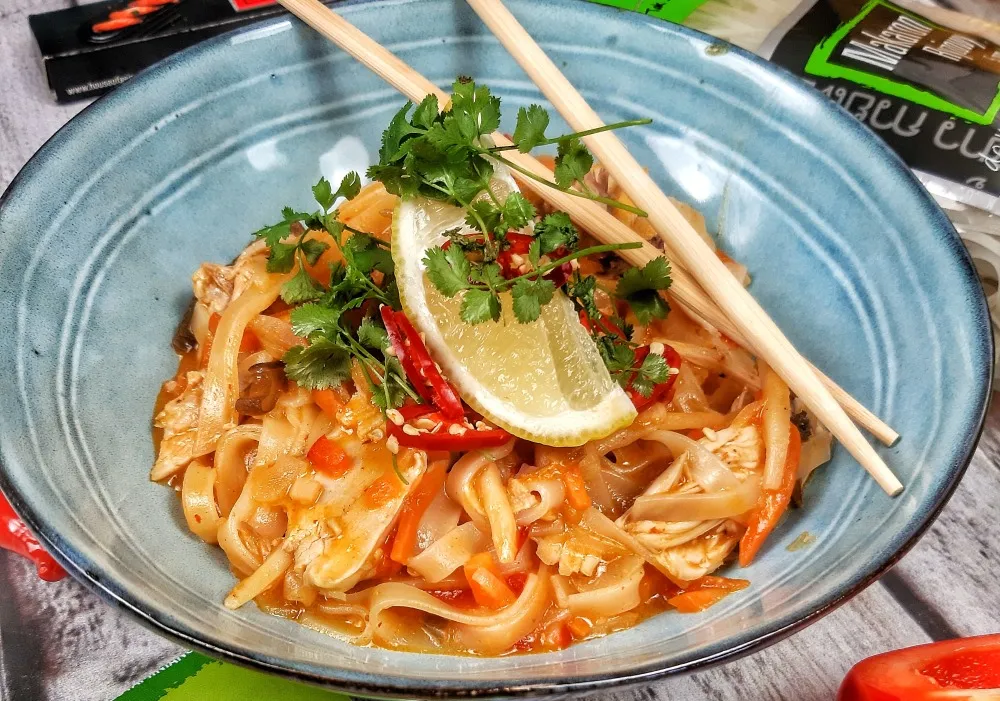 spaghetti z makaronem ryżowym gotowe danie