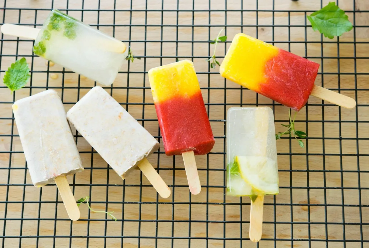 Zdrowe lody na patyku dla dzieci