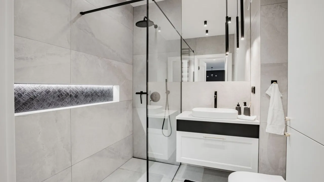 mała łazienka inspiracje optyczne powiększenie