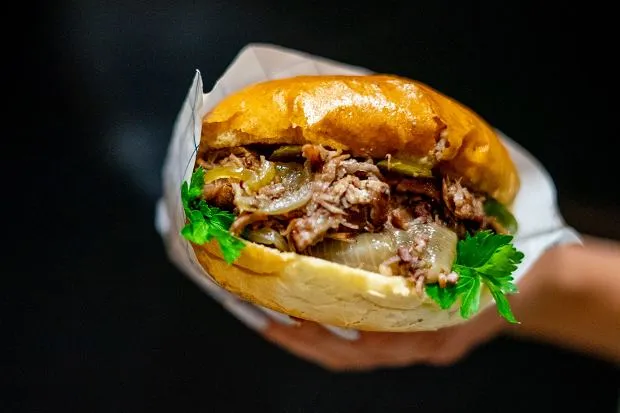 krakowski street food zapiekanki maczanka kiełbaski