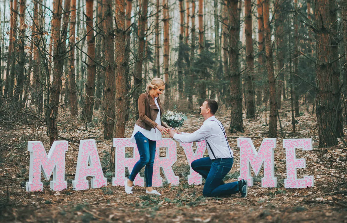 romantyczne zaręczyny w plenerze