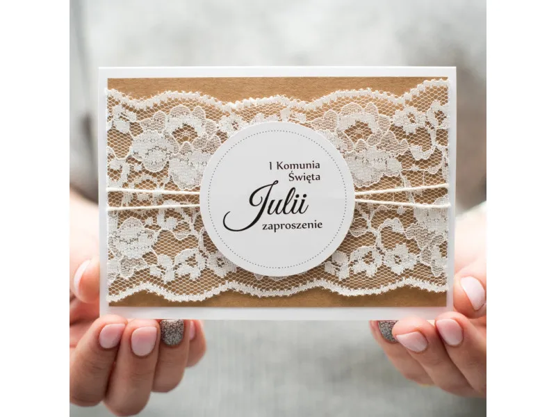 eleganckie zaproszenie na komunię świętą wypełnione odręcznie