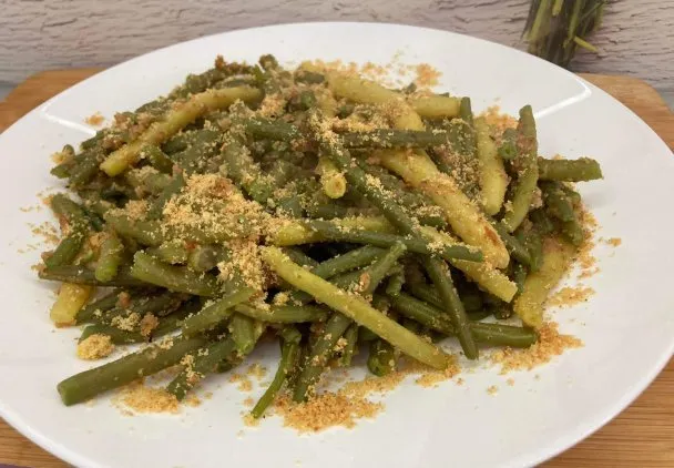 Fasolka szparagowa z bułką tartą i masłem