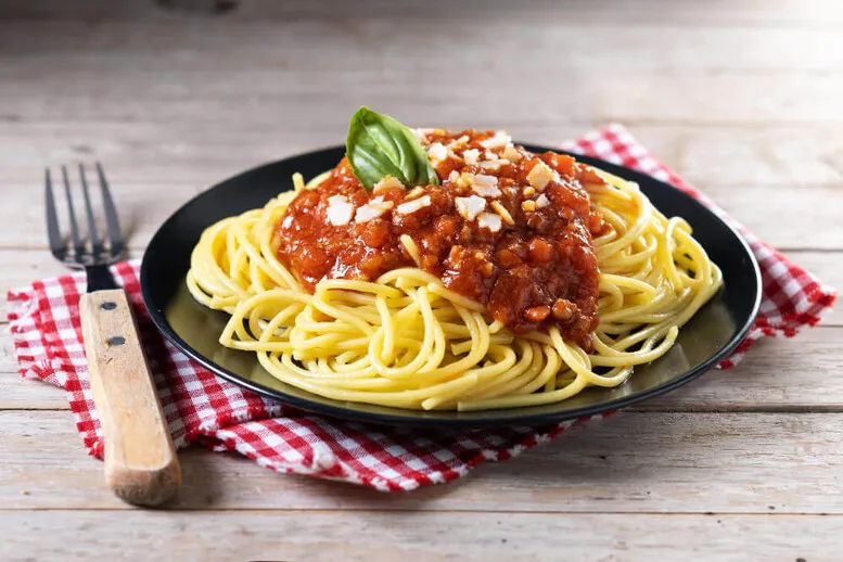 Różne rodzaje mięsa mielonego do spaghetti