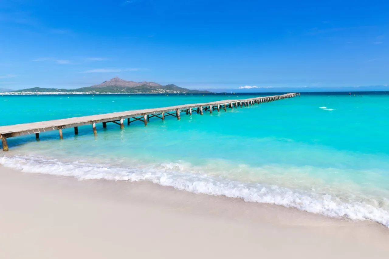 Familie am Strand Playa de Muro Mallorca