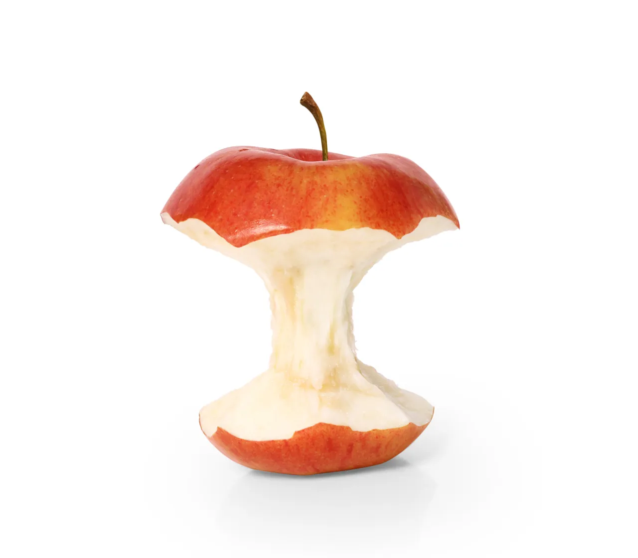 Jabłko przekrojone na p&oacute;ł z widocznymi pestkami i ogryzkiem