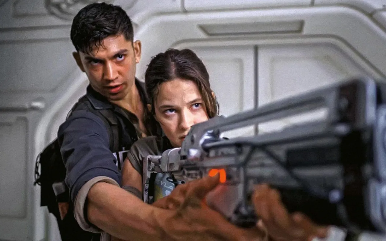 Cailee Spaeny jako Rain Obcy Romulus