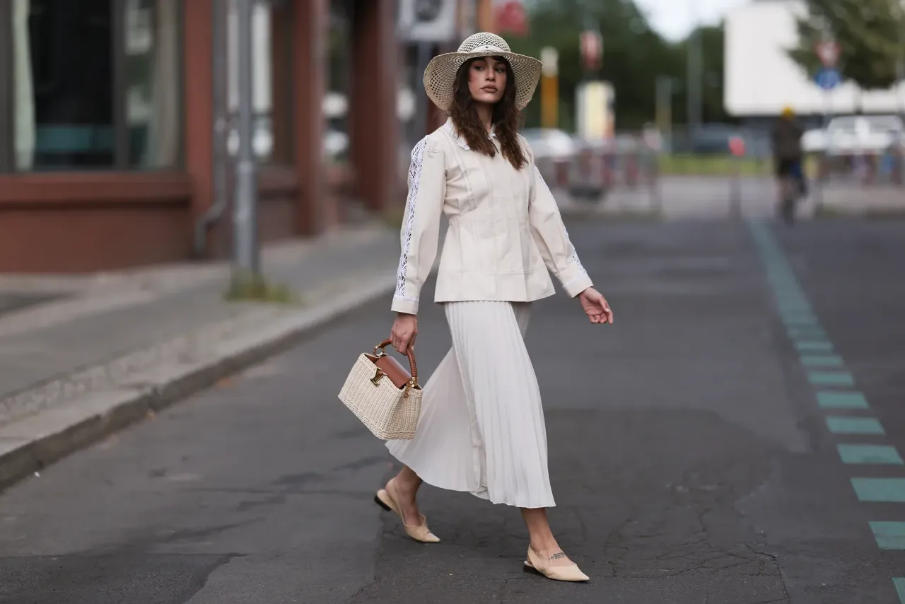 Błędy w stylizacji spódnica maxi płaskie buty