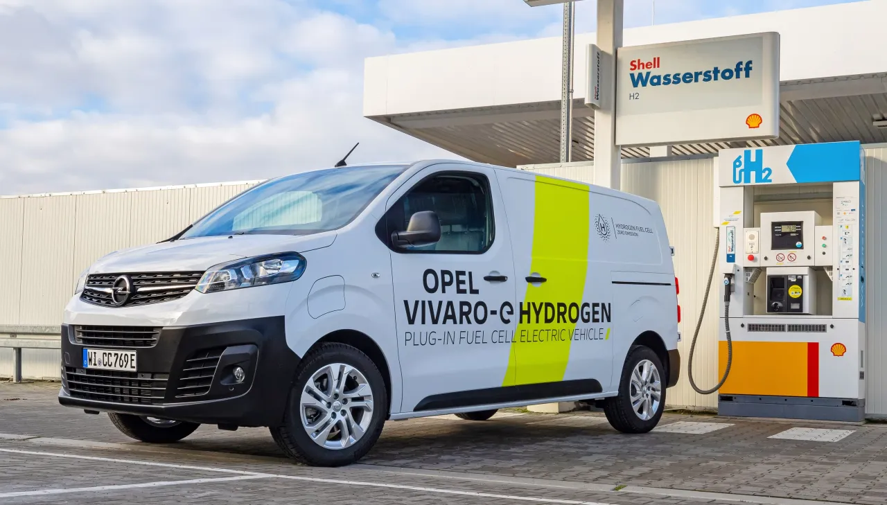 Opel Vivaro A tankowanie
